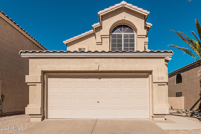 2108 E Nighthawk Wy in Phoenix, AZ - Foto de edificio - Building Photo