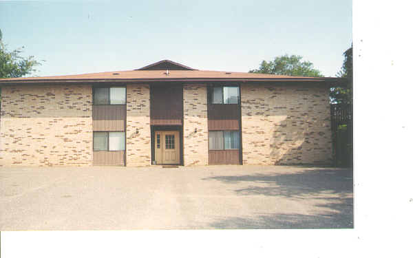 2320 N Ferry St in Anoka, MN - Foto de edificio - Building Photo
