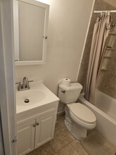 1902 Bronzegate Blvd in Silver Spring, MD - Foto de edificio - Building Photo