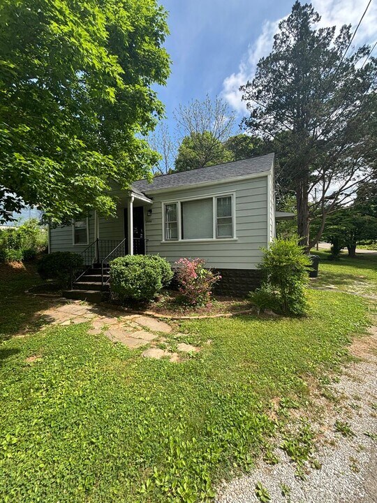 2408 Amber St NE in Knoxville, TN - Building Photo