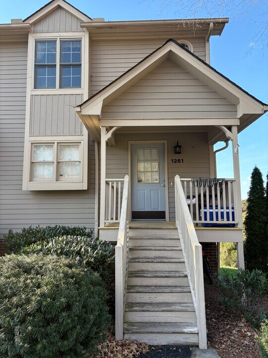 1261 Watermark Ct in High Point, NC - Building Photo