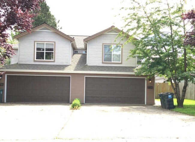 1704-1706 E Illinois St in Bellingham, WA - Building Photo - Building Photo