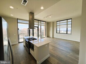 2000 Clarendon Blvd-Unit -1302 in Arlington, VA - Building Photo - Building Photo