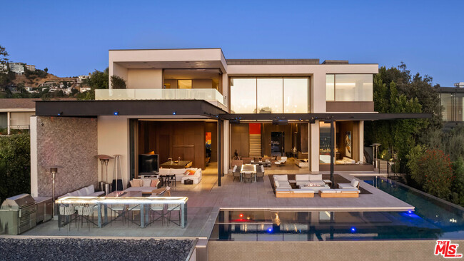 1305 Collingwood Pl in Los Angeles, CA - Building Photo - Building Photo