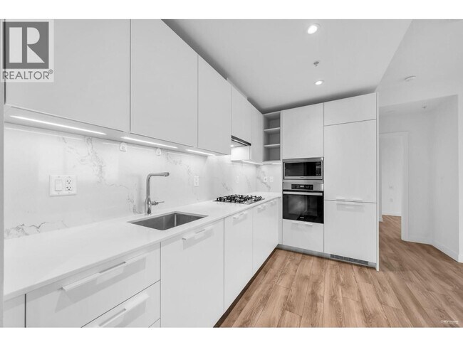 6699 Dunblane Ave in Burnaby, BC - Building Photo - Building Photo