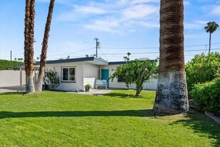 572 N Calle Marcus in Palm Springs, CA - Building Photo