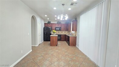 8667 Moreno Mountain Ave, Unit 3-B in Las Vegas, NV - Building Photo - Building Photo