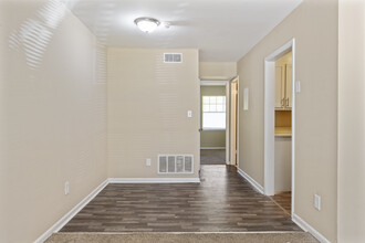 Summer Rise in Birmingham, AL - Building Photo - Interior Photo