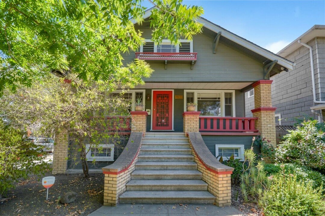 2630 S St in Sacramento, CA - Building Photo