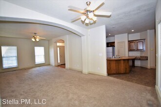 1012 S Gate Cir in Carl Junction, MO - Building Photo - Building Photo