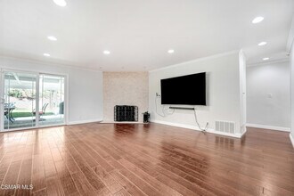 23353 Balmoral Ln in Los Angeles, CA - Building Photo - Building Photo