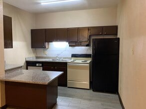 226 Cherry St in Levelland, TX - Foto de edificio - Building Photo