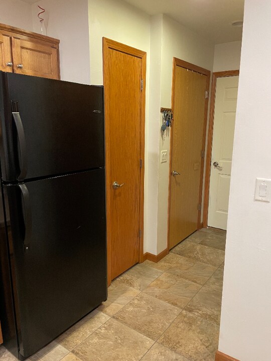 2905 Yellow Jasmine Way in Suamico, WI - Building Photo