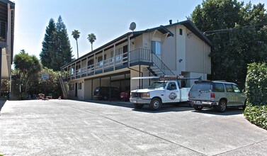 408 Klute St in Santa Rosa, CA - Building Photo - Building Photo