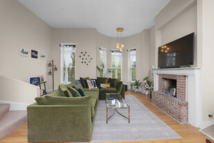 2050 N Bissell St, Unit 2 in Chicago, IL - Building Photo