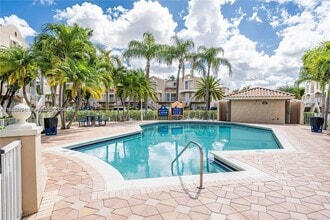 665 NW 85th Pl, Unit 10-212 in Miami, FL - Building Photo - Building Photo