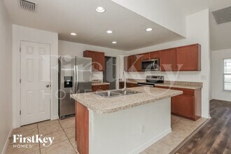 2423 NW 19th Pl in Cape Coral, FL - Building Photo - Building Photo