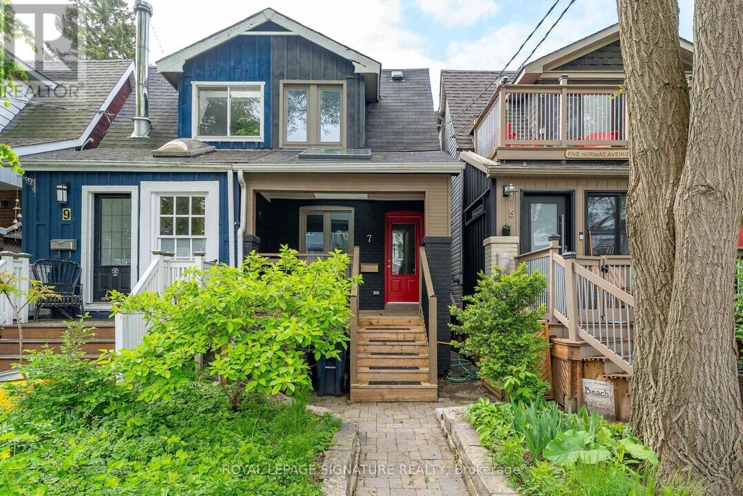 7 Norway Ave in Toronto, ON - Building Photo