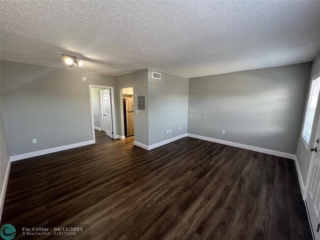 2605 NW 135th St in Miami, FL - Building Photo - Building Photo