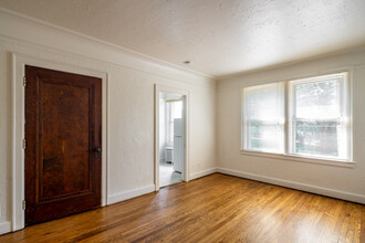 Glynn Courts in Detroit, MI - Building Photo - Interior Photo