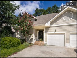 210 Columbia Pl W in Chapel Hill, NC - Building Photo