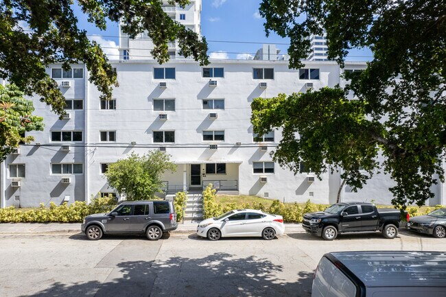 143 SW 9th St in Miami, FL - Building Photo - Building Photo