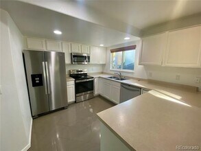 2875 S Tower Way in Aurora, CO - Building Photo - Building Photo