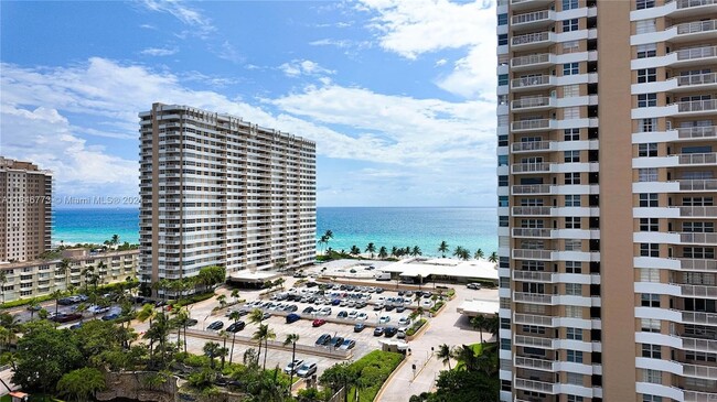 1985 S Ocean Dr, Unit 11P in Hallandale Beach, FL - Building Photo - Building Photo