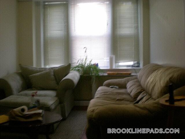 208 Winthrop Rd