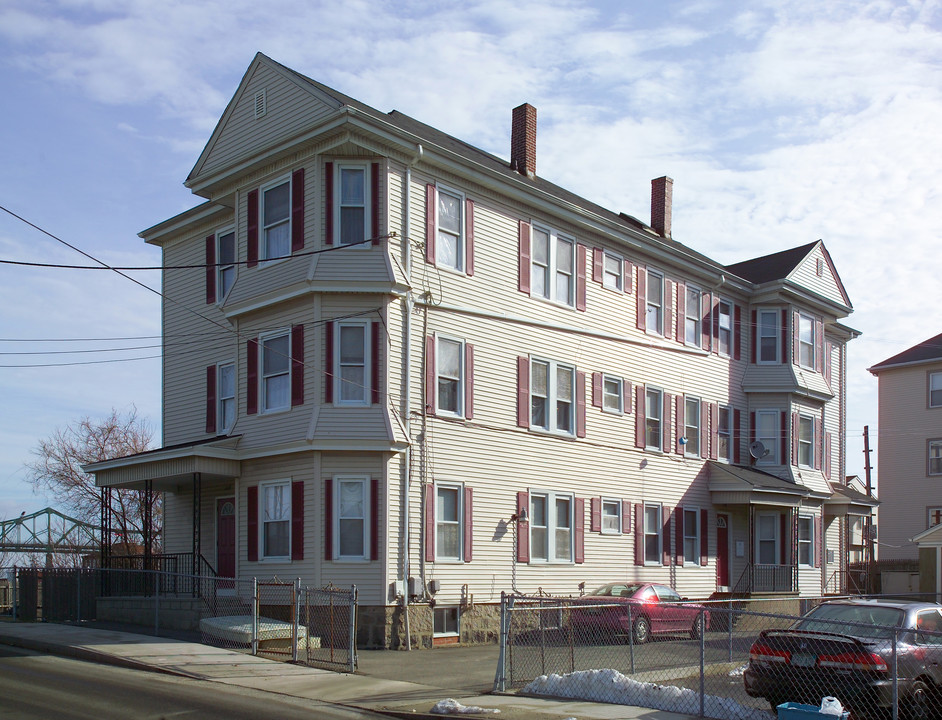 168 Almond St in Fall River, MA - Building Photo