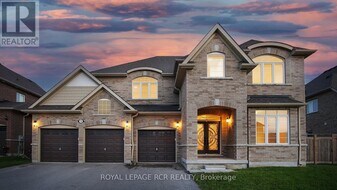 75 Dr George Burrows Parkway in Georgina, ON - Building Photo