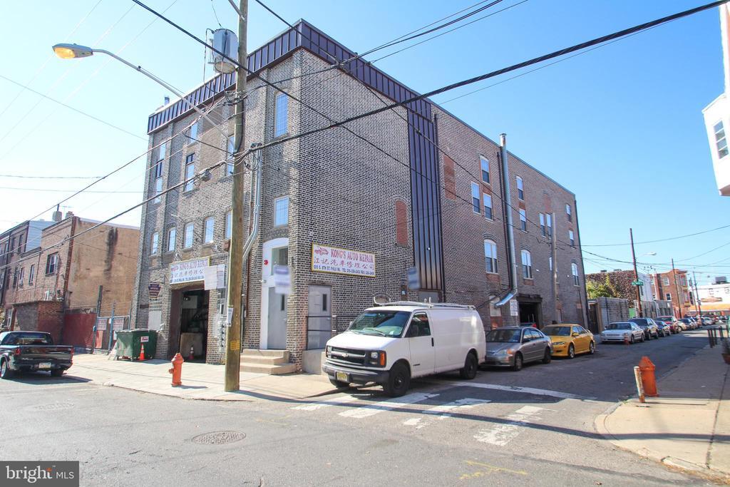 1218-20 S 8th St in Philadelphia, PA - Building Photo