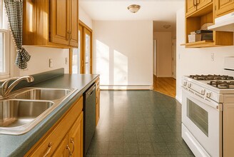 208 S Hayford Ave in Lansing, MI - Building Photo - Building Photo