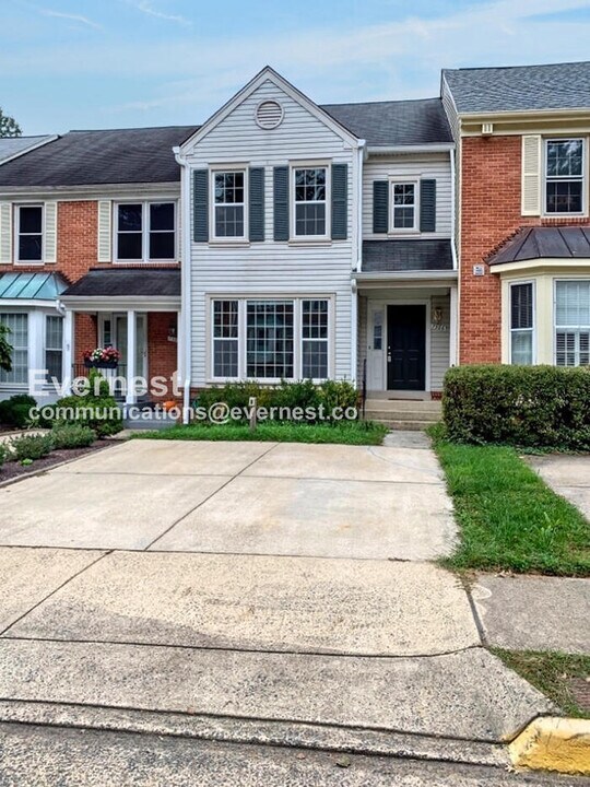 7386 Hidden Knolls Ct in Springfield, VA - Building Photo