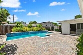 2070 NE 54th Ct in Fort Lauderdale, FL - Building Photo - Building Photo