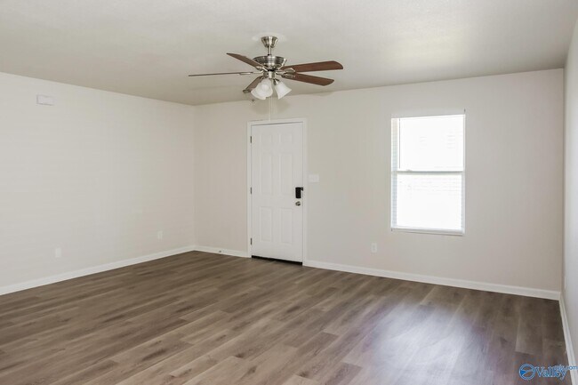 129 Elmhurst Dr in Harvest, AL - Building Photo - Building Photo