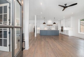 909B Gale Ln in Nashville, TN - Foto de edificio - Building Photo