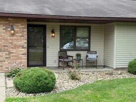 1246 Schneiders Crossing Rd NW, Unit 1246 B in Dover, OH - Building Photo