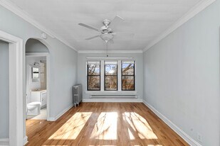 4610 N Paulina St, Unit 4614-402 in Chicago, IL - Building Photo