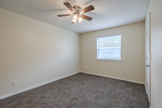 Holiday Cove in Forsyth, GA - Building Photo - Interior Photo