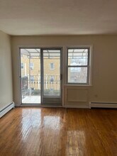 10140 104th St, Unit 3rd Floor in Ozone Park, NY - Building Photo - Building Photo