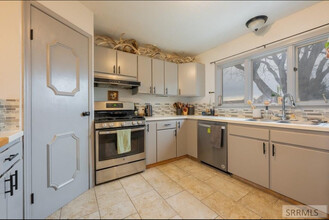 5000 Pleasant View Dr in Pocatello, ID - Building Photo - Building Photo