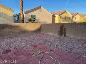 278 Duck Hollow Ave in Las Vegas, NV - Building Photo - Building Photo
