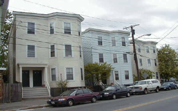 372-374 Washington St in Somerville, MA - Foto de edificio - Building Photo