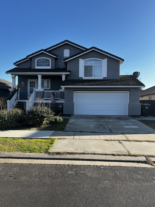 1970 Pin Oak Ln in Manteca, CA - Building Photo