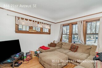 866 21st Ave SE in Minneapolis, MN - Building Photo - Building Photo