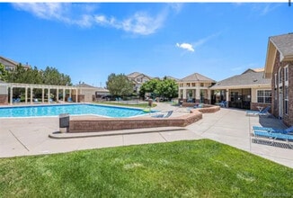 5726 N Genoa Way, Unit 10-106 in Aurora, CO - Building Photo - Building Photo