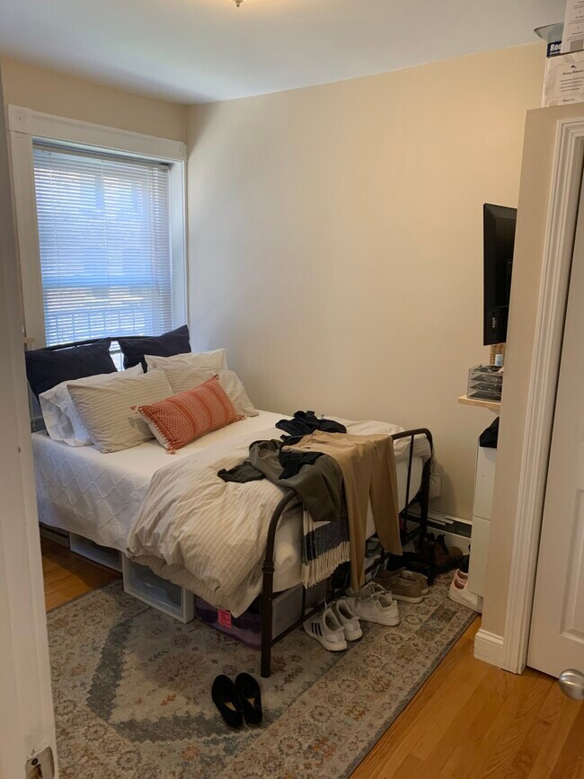 26 Fleet St, Unit 34 in Boston, MA - Foto de edificio - Building Photo
