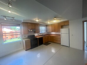 936 1/2 Bancroft Way, Unit Lower in Berkeley, CA - Foto de edificio - Building Photo