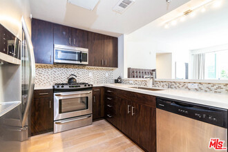 436 S Virgil Ave in Los Angeles, CA - Building Photo - Building Photo